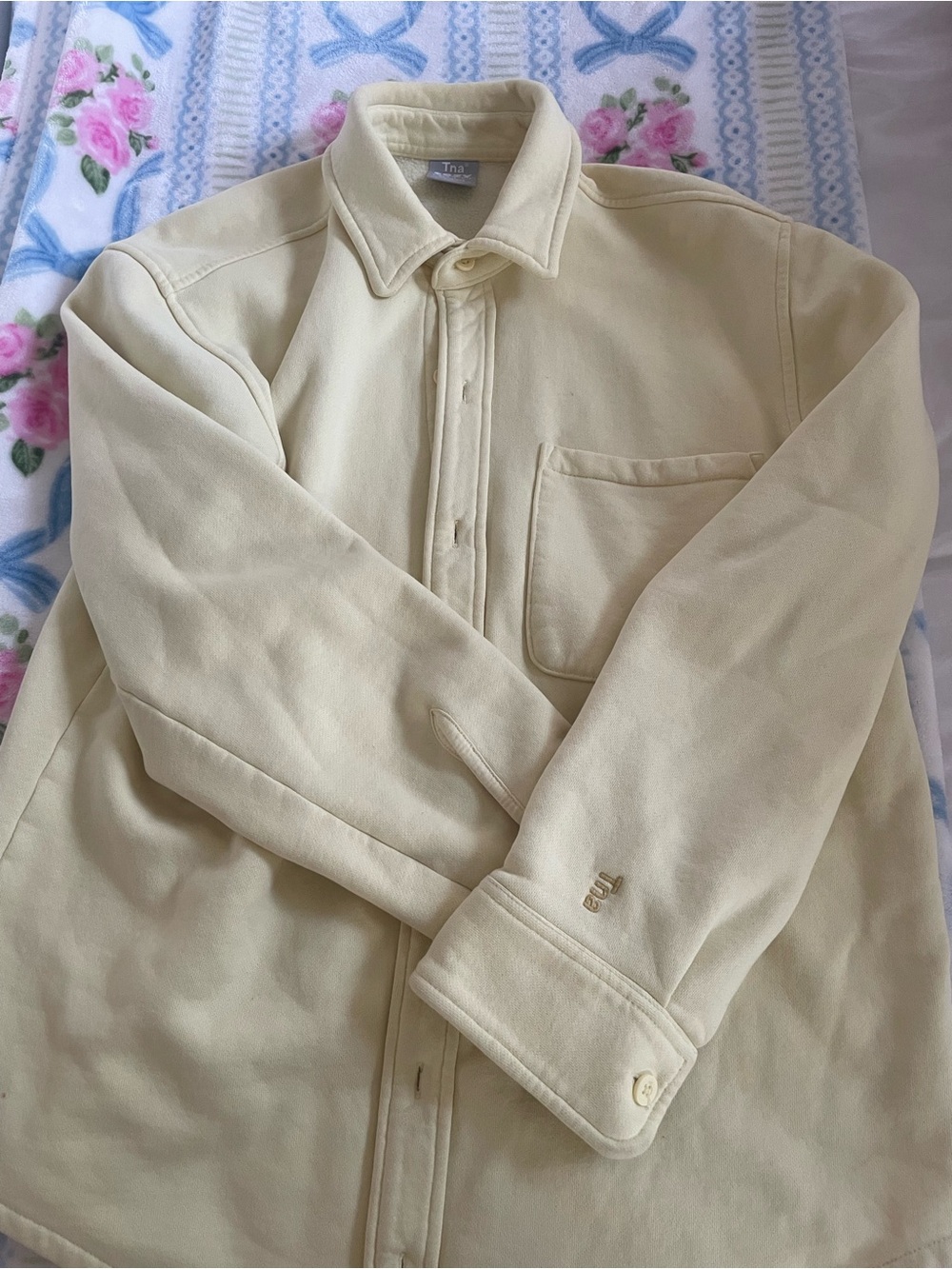 Aritzia Pale Cream Lightweight Shirt Jacket